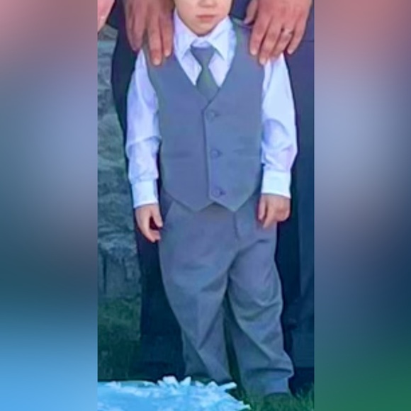 Little boys 4T gray suit - Picture 10 of 10